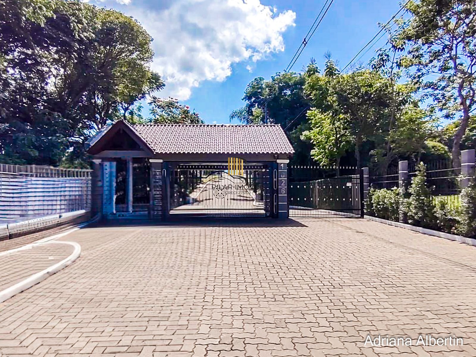 Casa térrea com 100m² privativo, em condomínio fechado na Estrada Jorge Pereira Nunes