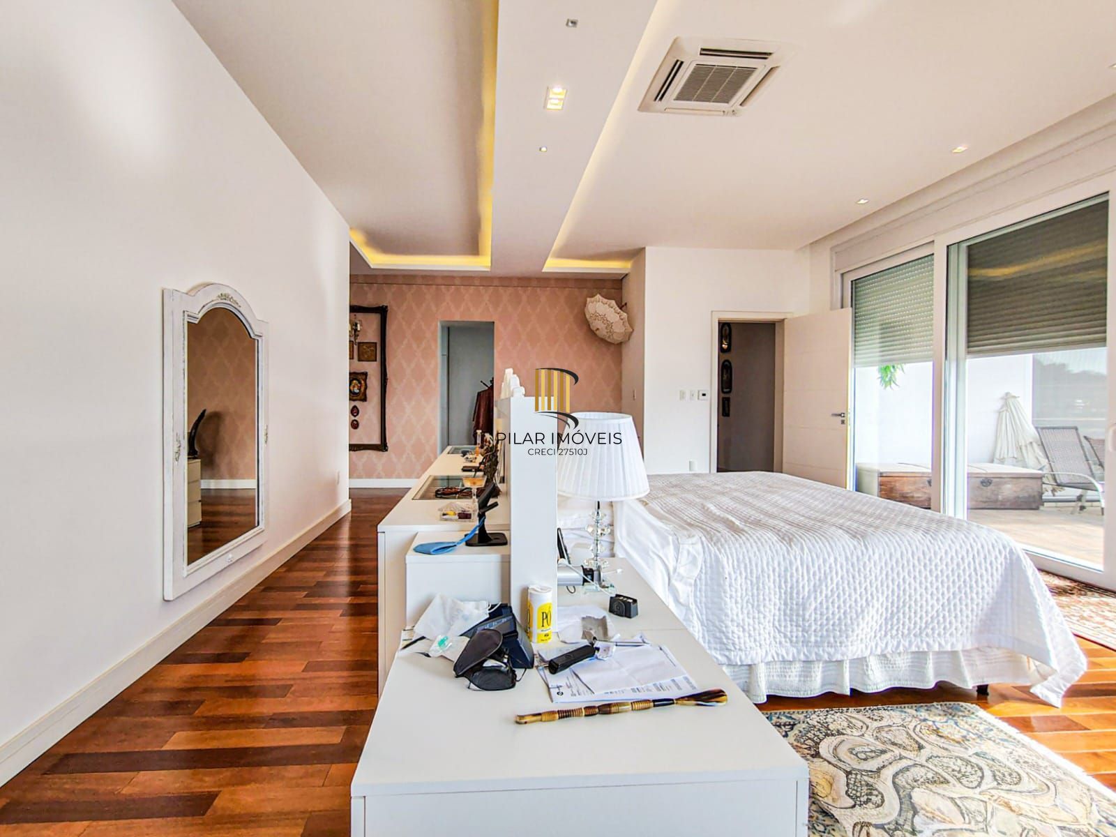 Casa com 660m² no Alphaville Porto Alegre para quem quer espaço, vista e personalidade — sem cair no padrão genérico