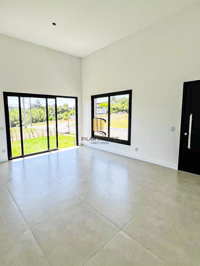 Casa térrea com 100m² privativo, em condomínio fechado na Estrada Jorge Pereira Nunes