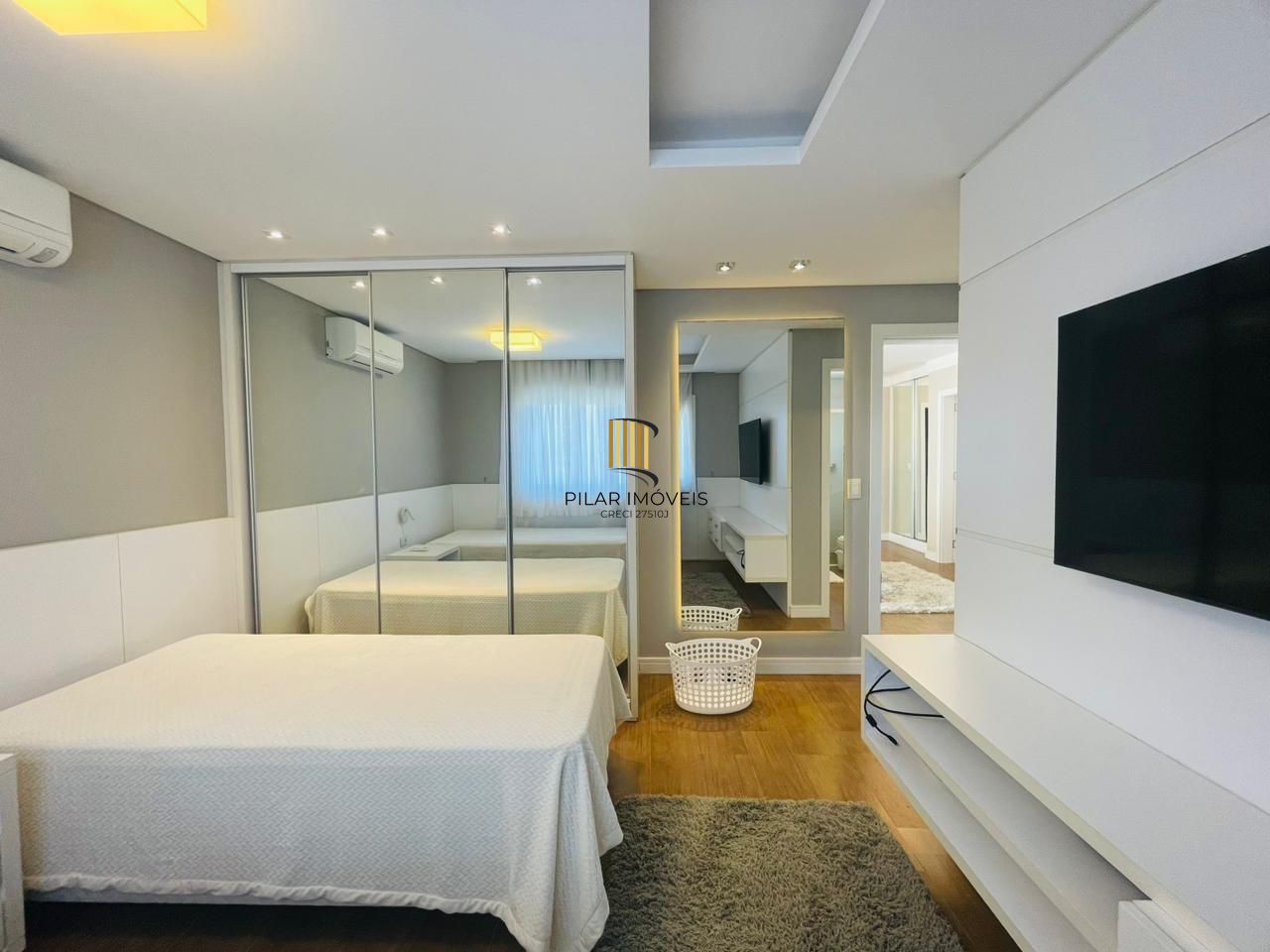 Casa de Condomínio 5 dormitórios no bairro Maristela