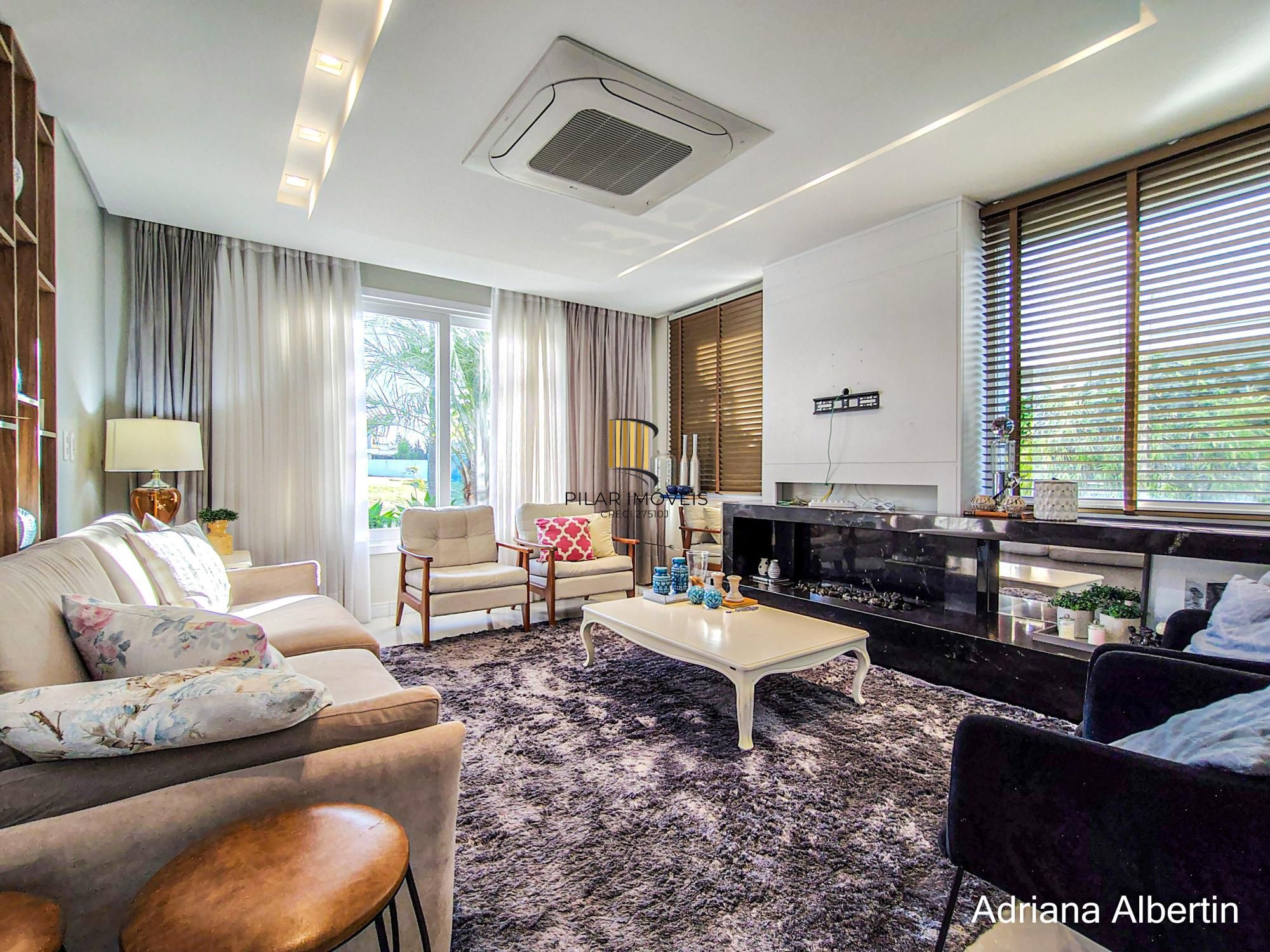 ALPHAVILLE PORTO ALEGRE | CASA COM FUNDOS PARA APP E ÁREA EXTERNA COMPLETA