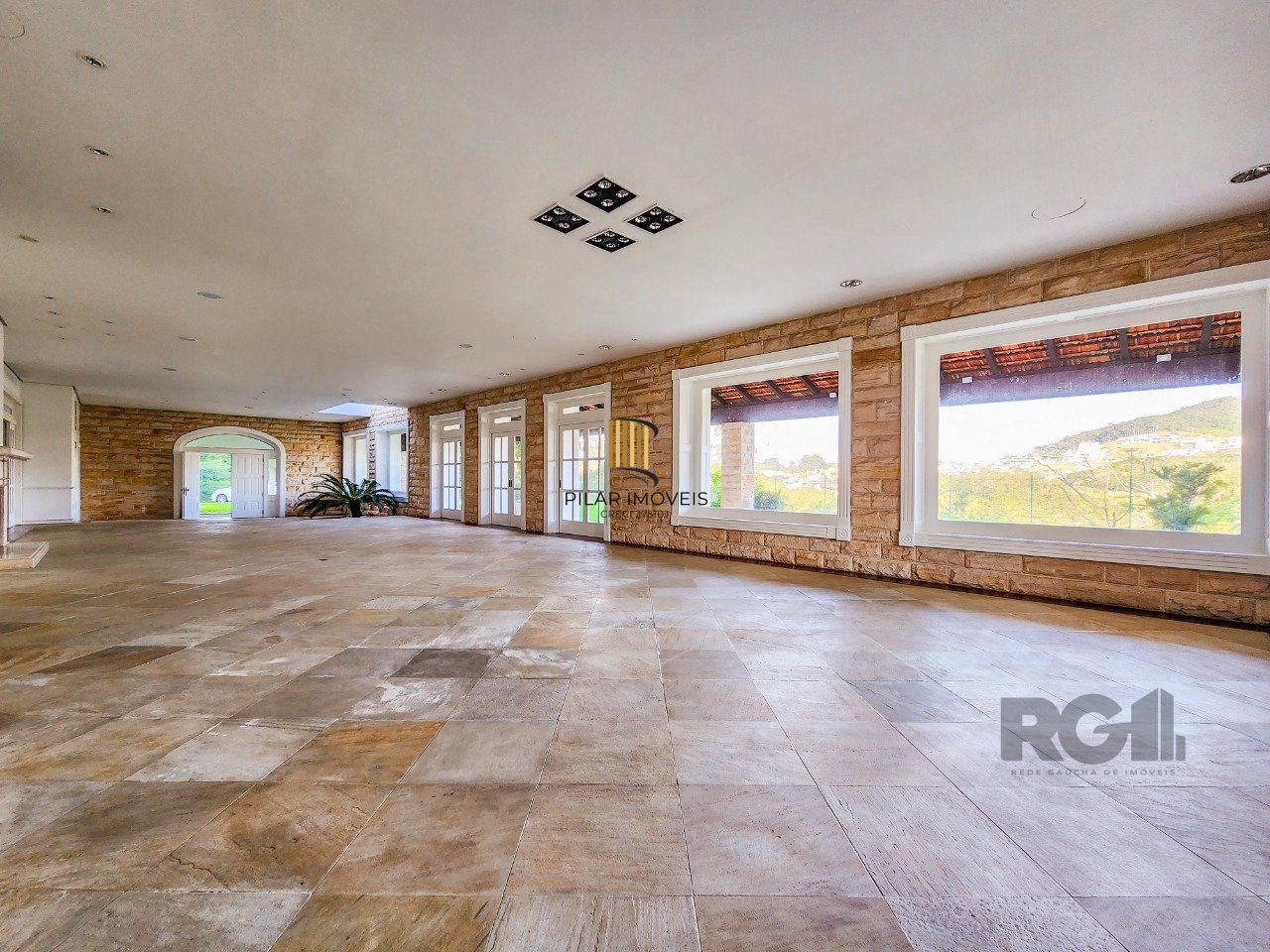 Casa de Fazenda com 1.318m²