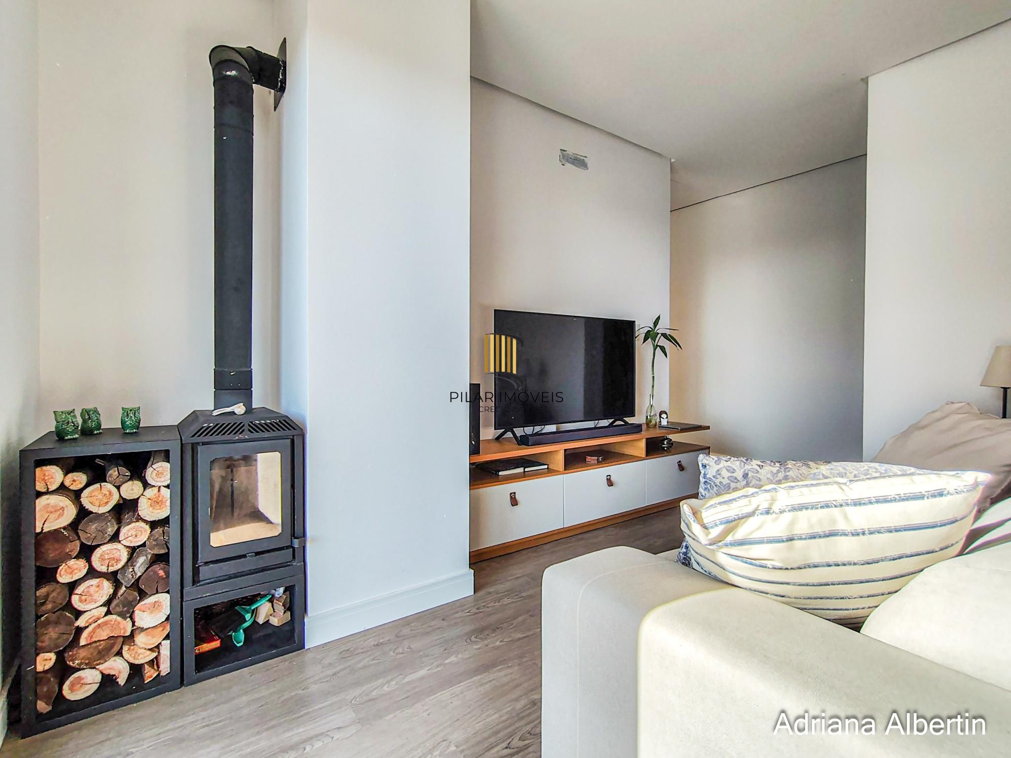 Casa com 345m², piscina e vista para o Guaiba