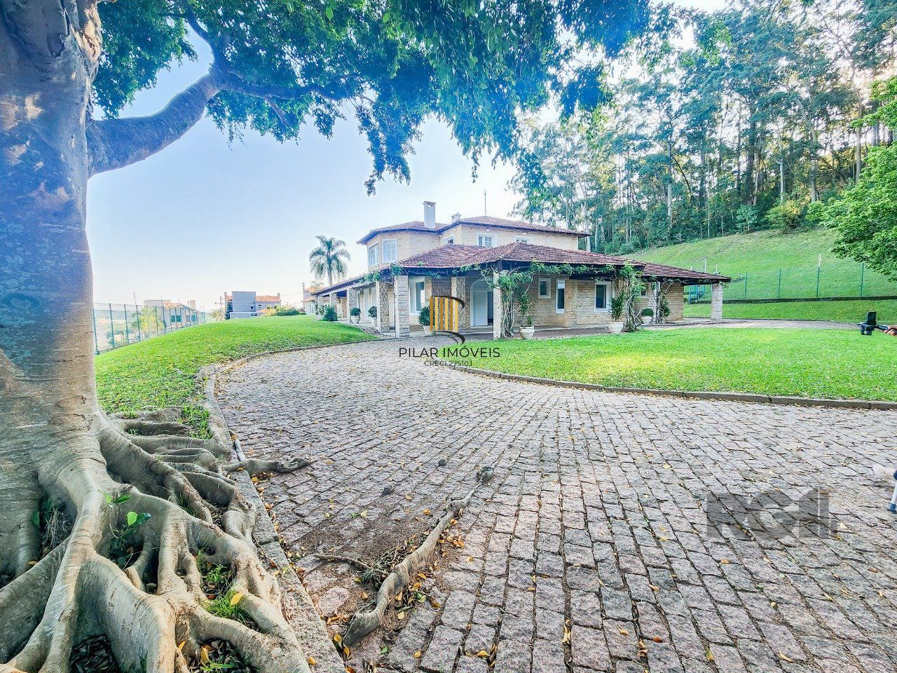 Casa de Fazenda com 1.318m²