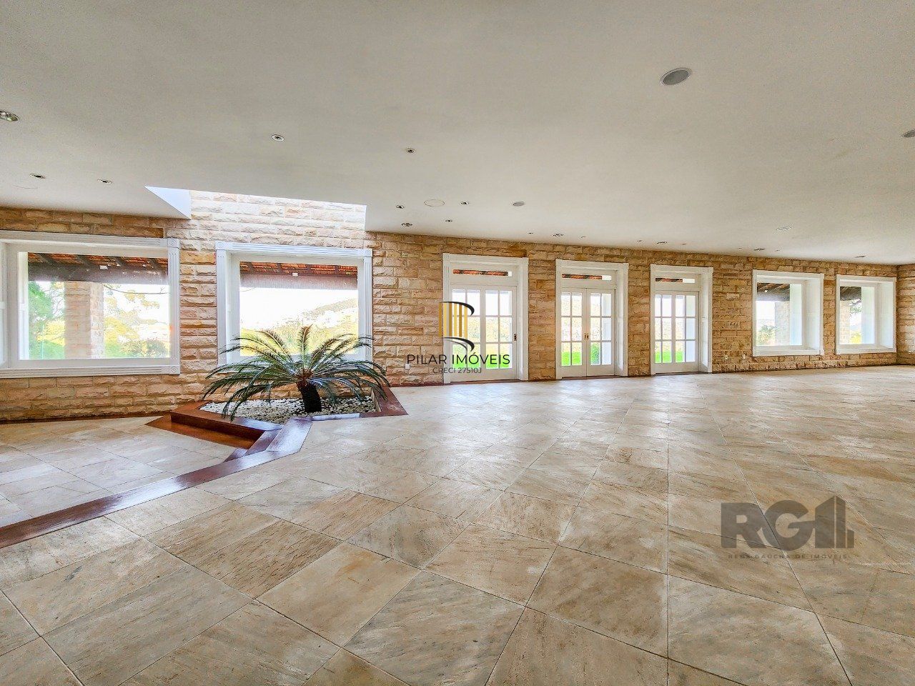 Casa de Fazenda com 1.318m²