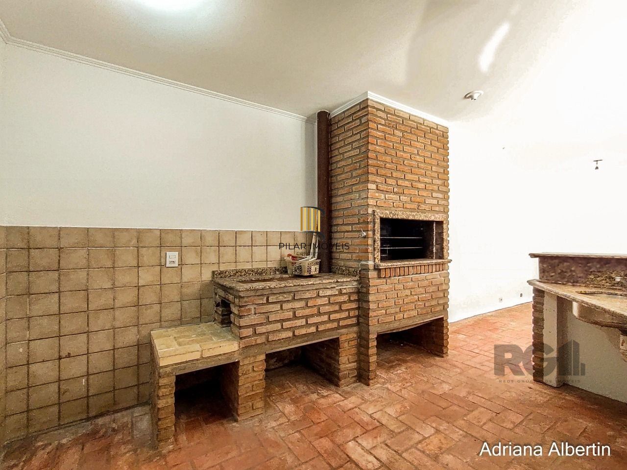 Casa 3 dormitórios no bairro Guarujá