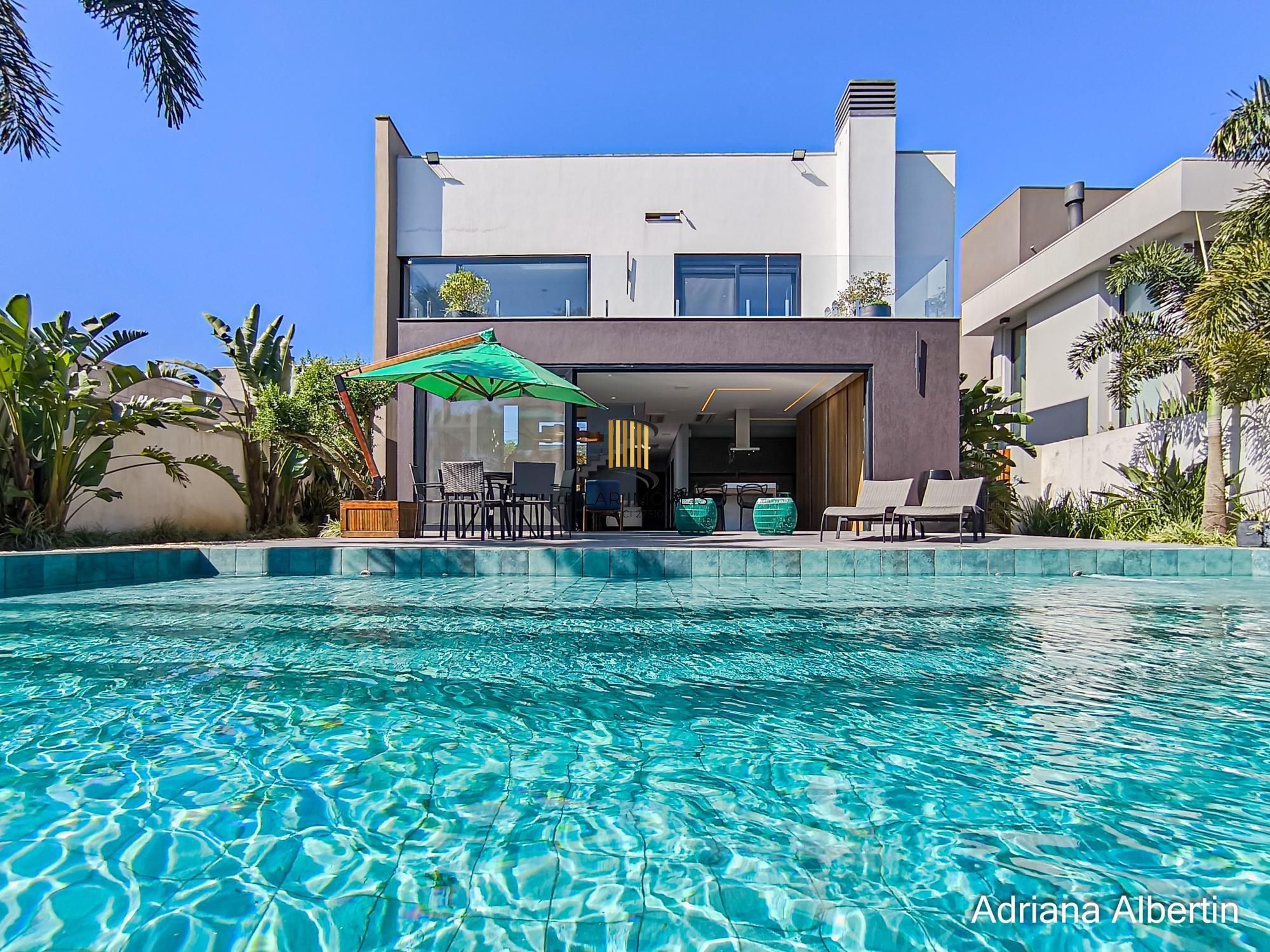 Casa de Condomínio 3 dormitórios no bairro Alphaville