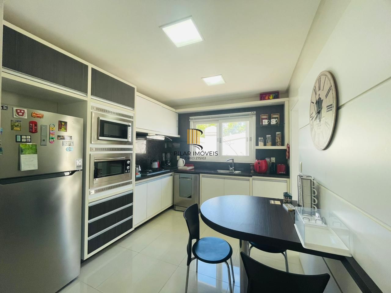 Casa de Condomínio 5 dormitórios no bairro Maristela