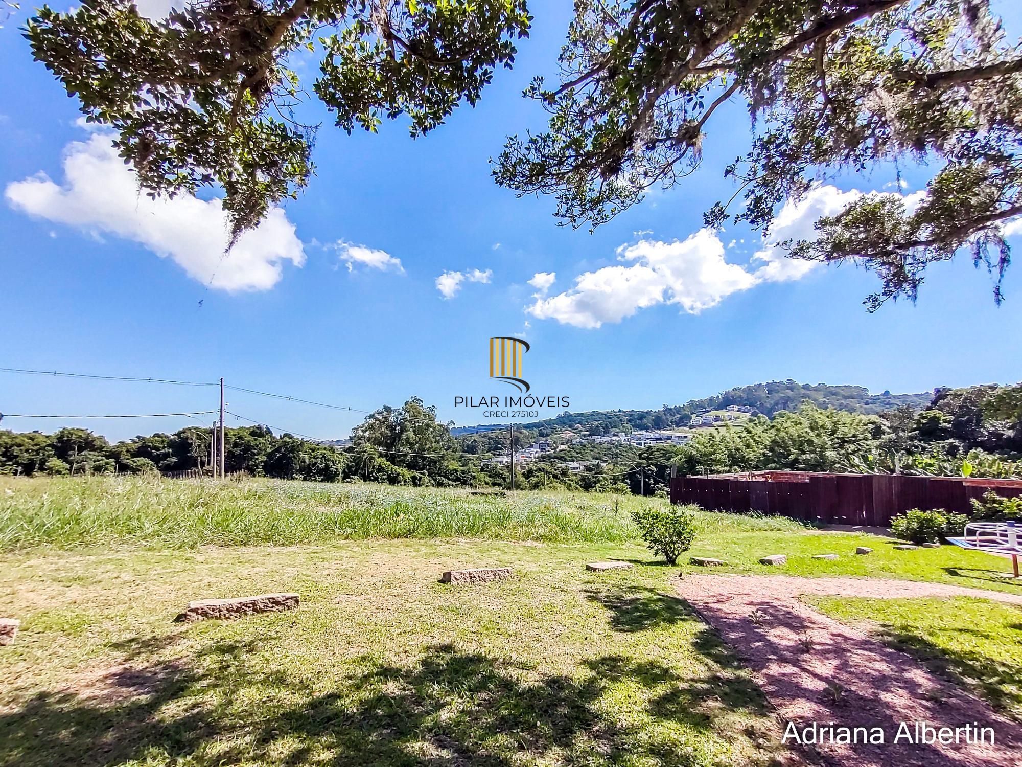 Casa térrea com 100m² privativo, em condomínio fechado na Estrada Jorge Pereira Nunes
