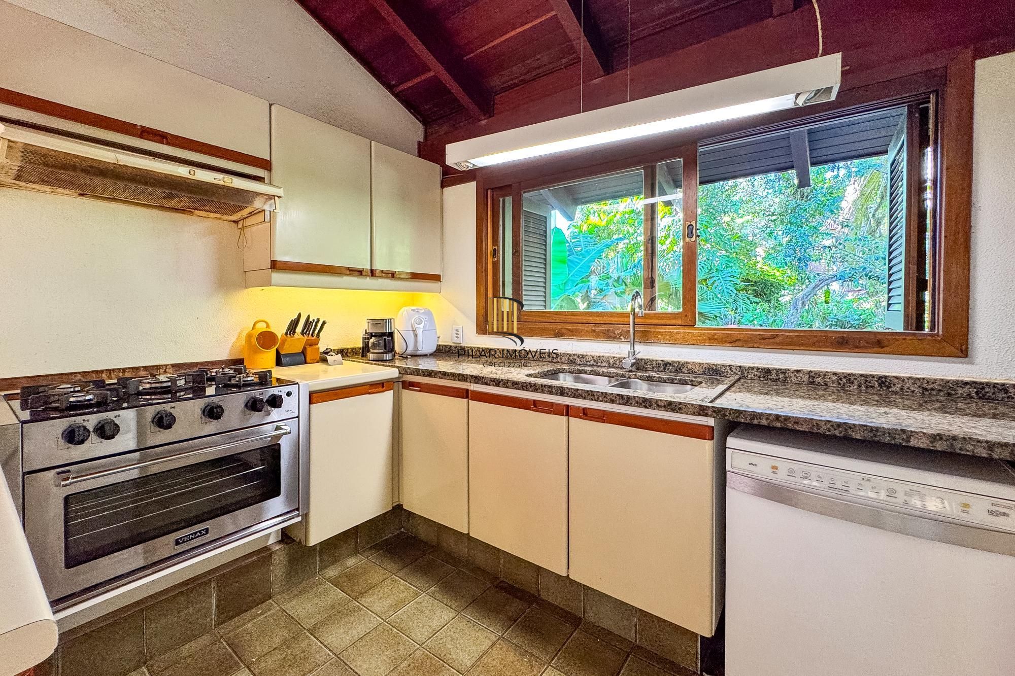 Casa no Parque Knorr com 3 dormitórios e piscina aquecida