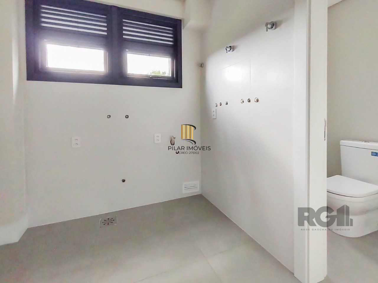Casa Condominio para Venda - 280m², 3 dormitórios, sendo 3 suites, 2 vagas - Alphaville