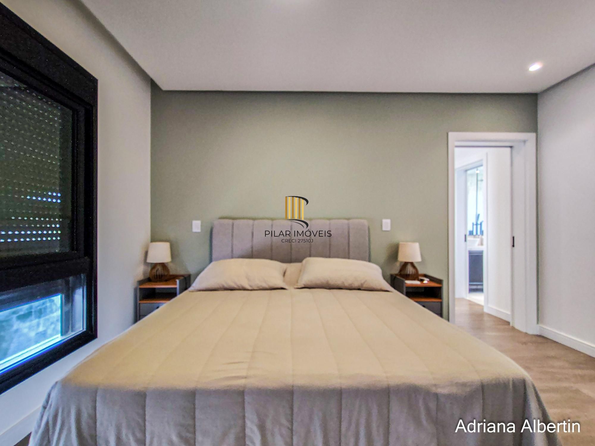 Casa com 345m², piscina e vista para o Guaiba