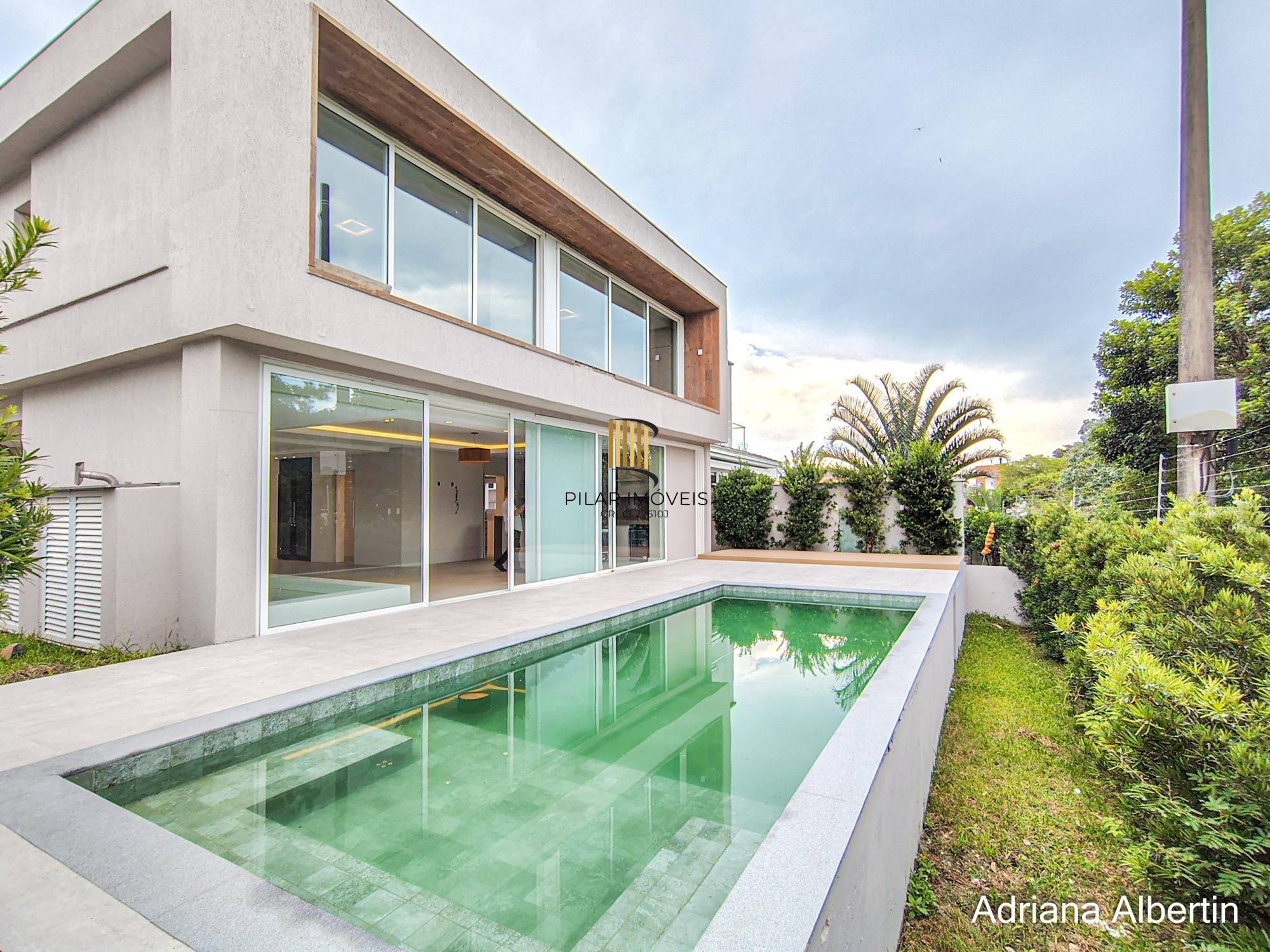 Casa com 400m² e 4 suítes