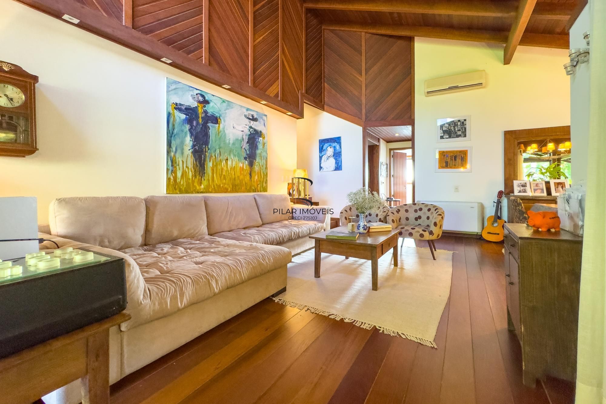 Casa no Parque Knorr com 3 dormitórios e piscina aquecida