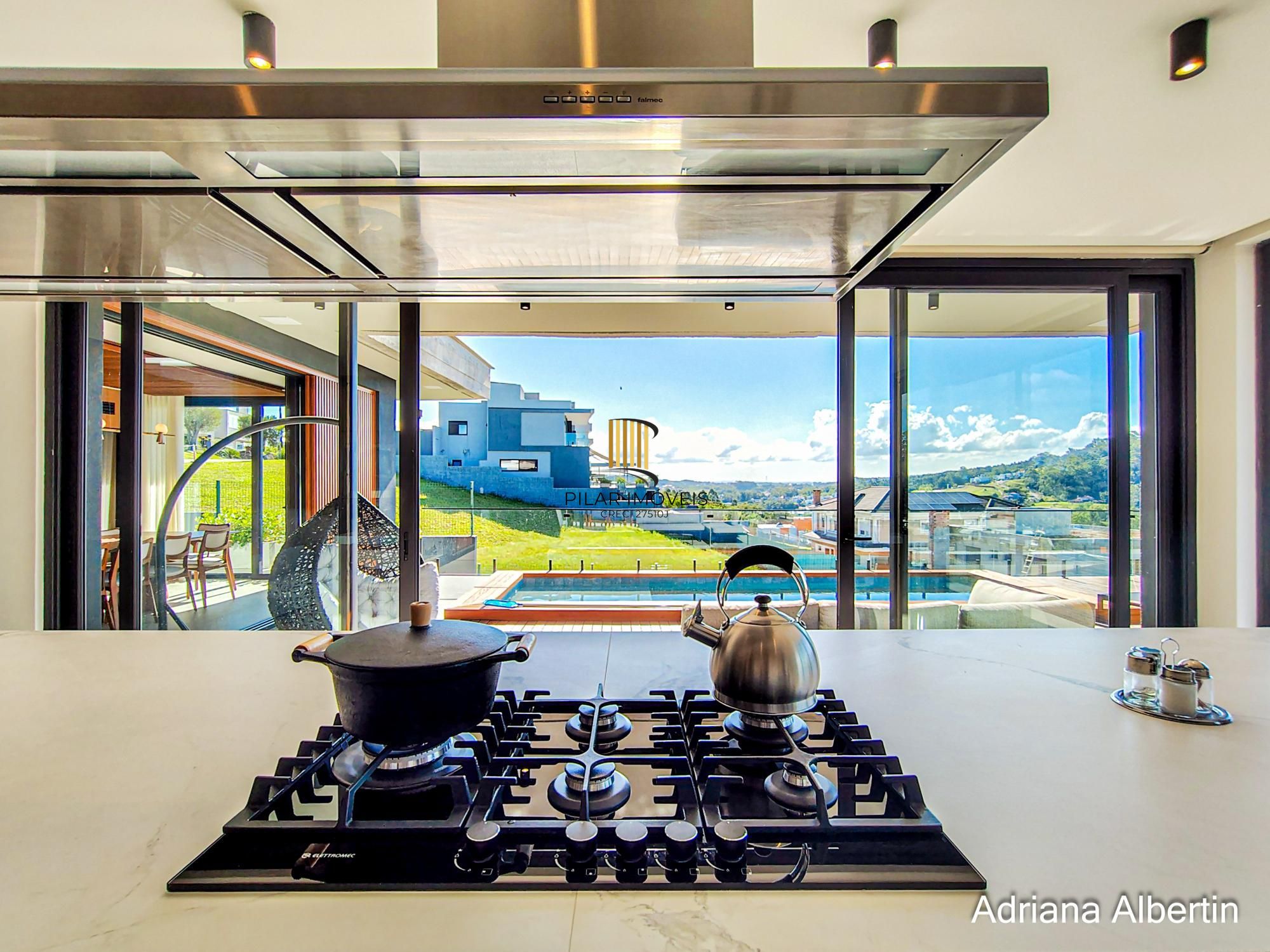 Casa com 4 suítes e escritório - Alphaville Porto Alegre