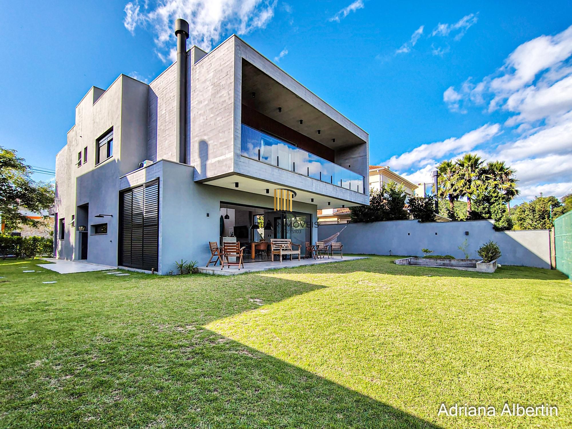 Casa em condomínio na Estrada das Três Meninas com 3 suítes