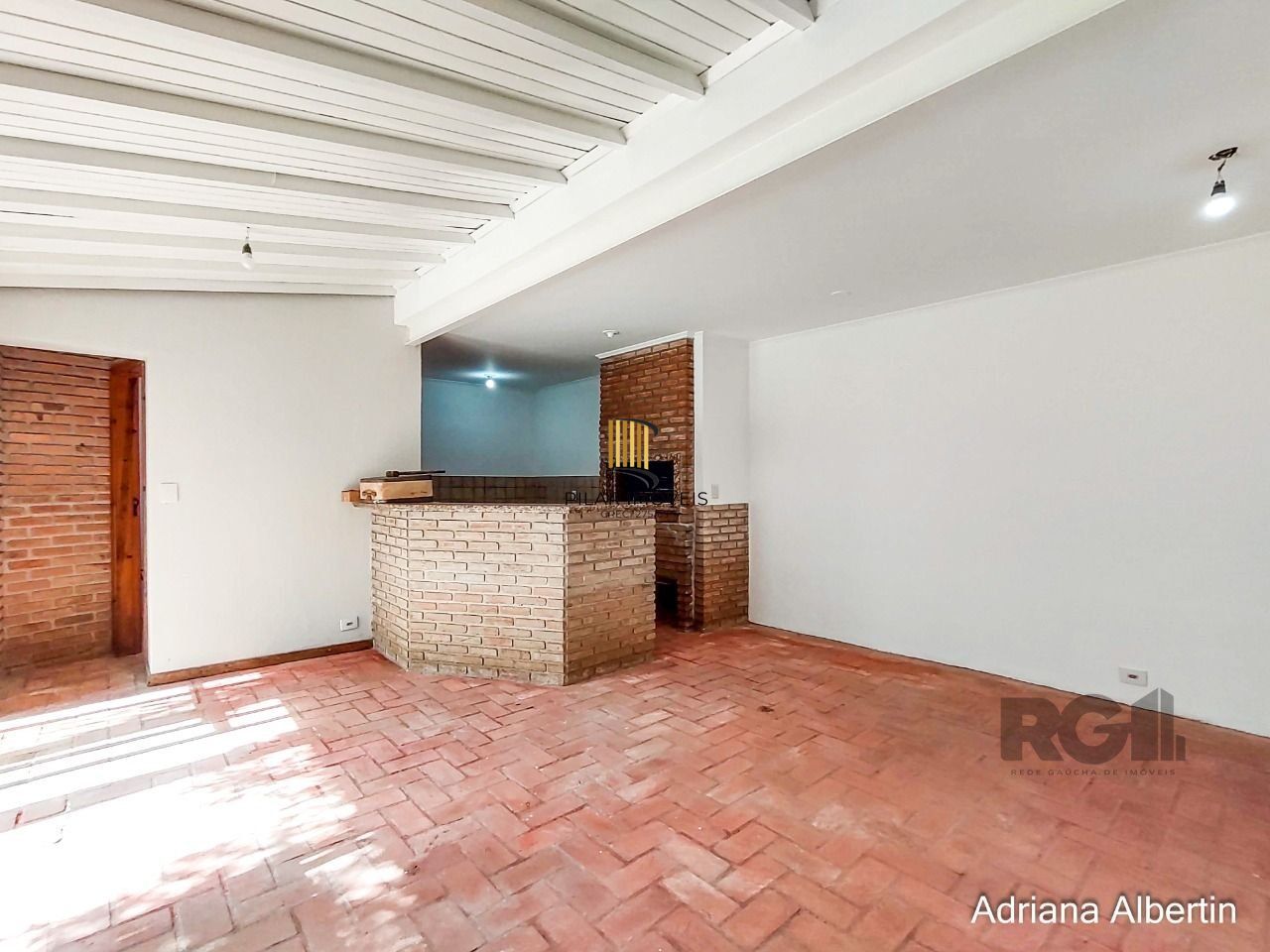 Casa 3 dormitórios no bairro Guarujá