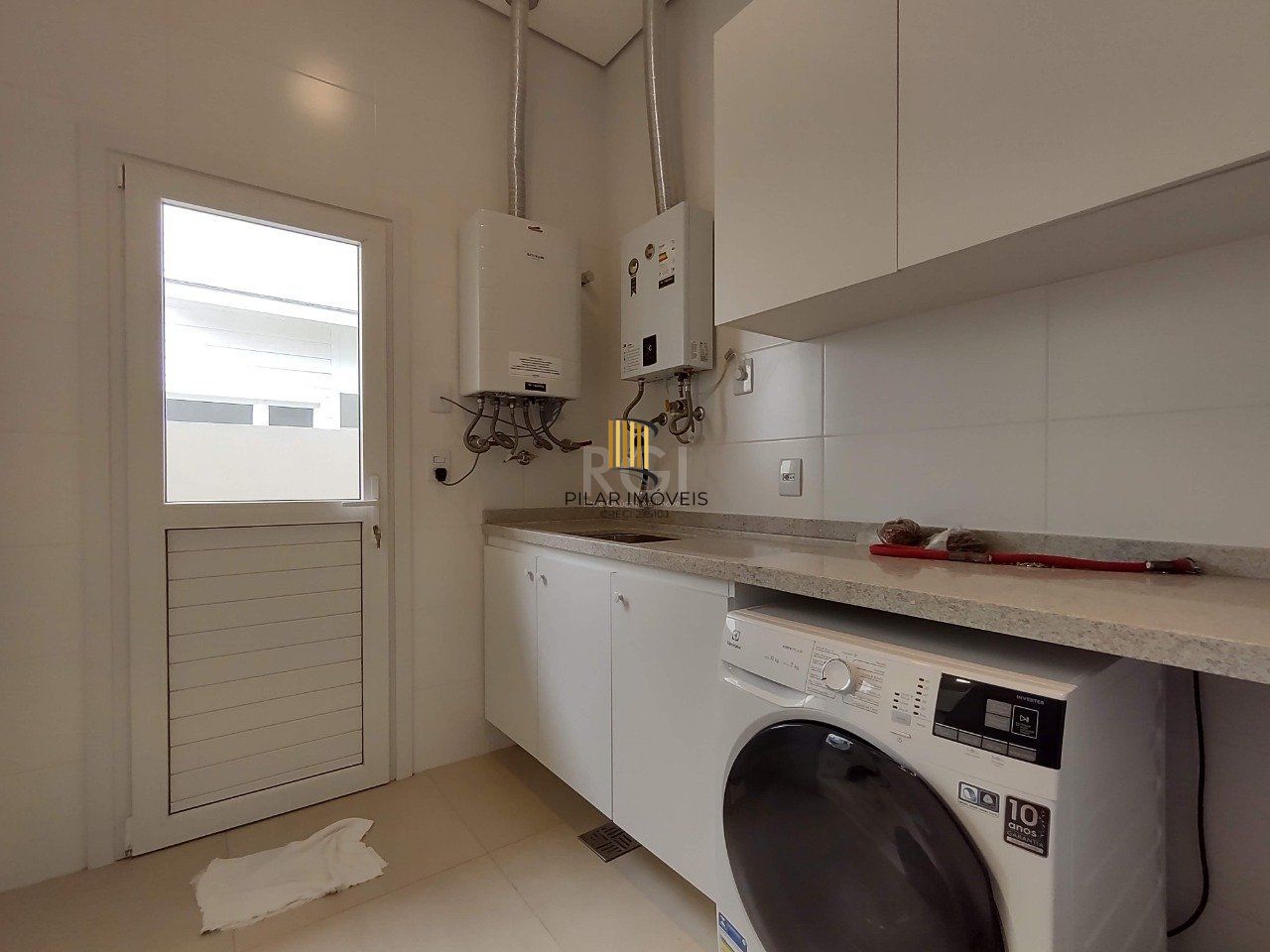 Casa de Condomínio 3 dormitórios no bairro Alphaville