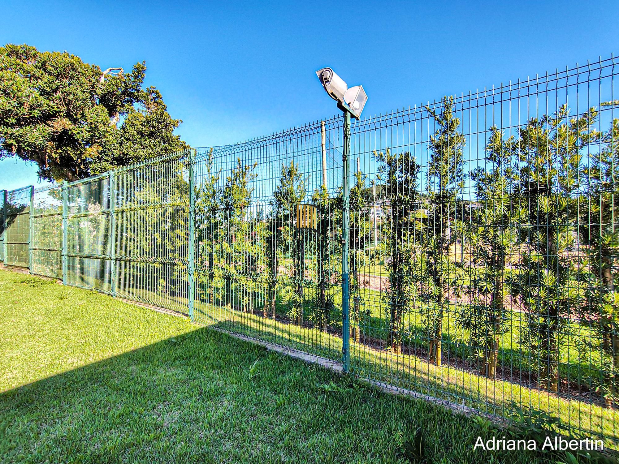 Casa com 345m², piscina e vista para o Guaiba