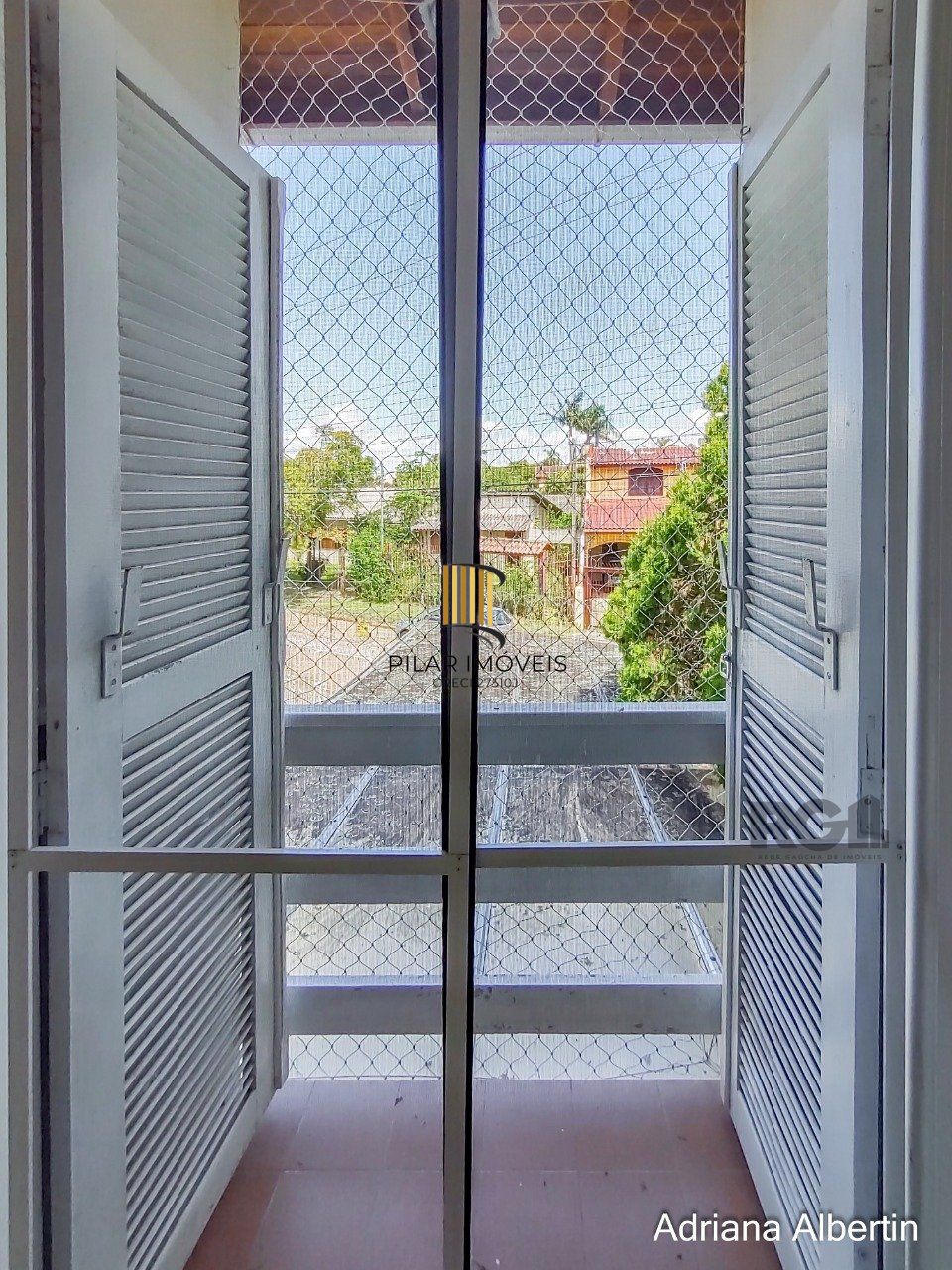 Casa 3 dormitórios no bairro Guarujá