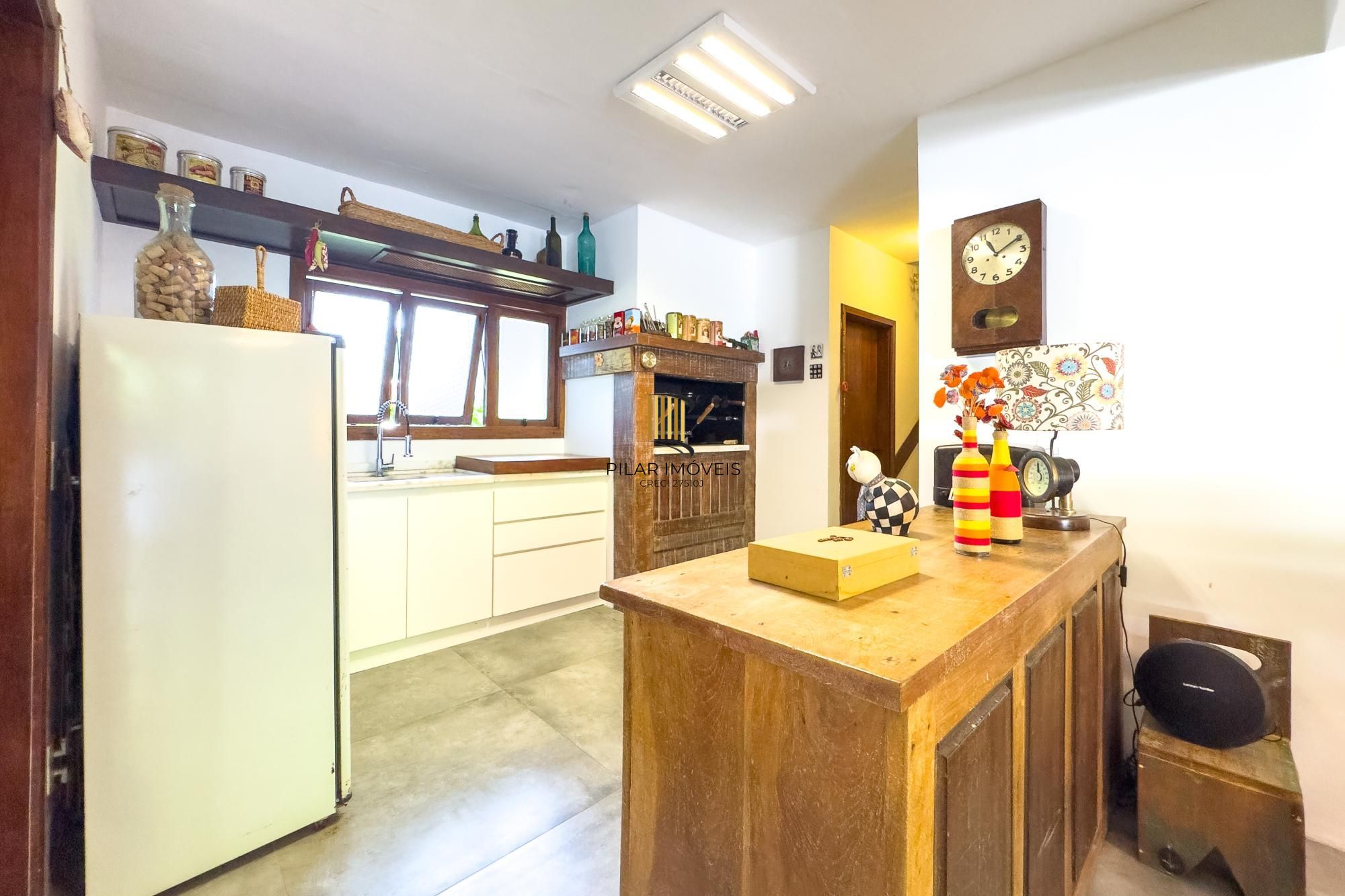 Casa no Parque Knorr com 3 dormitórios e piscina aquecida