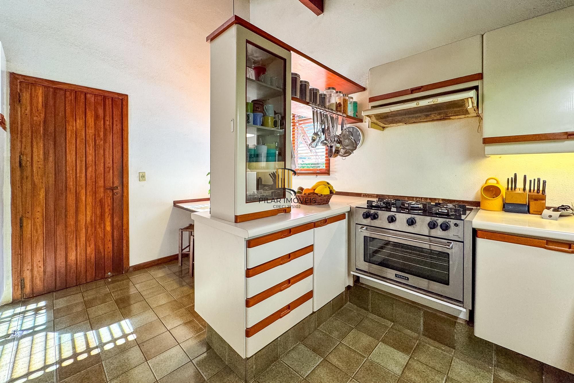 Casa no Parque Knorr com 3 dormitórios e piscina aquecida