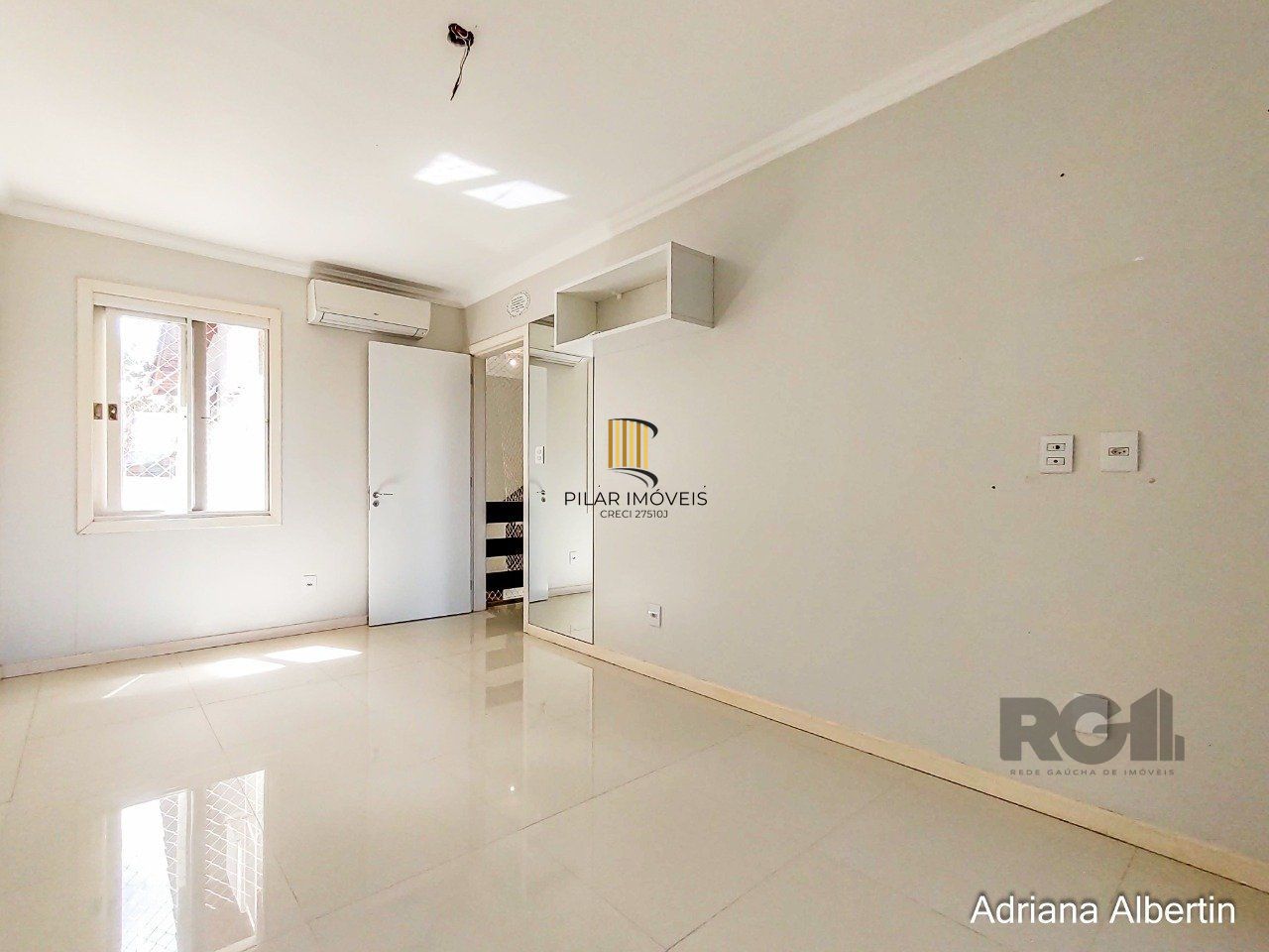 Casa 3 dormitórios no bairro Guarujá