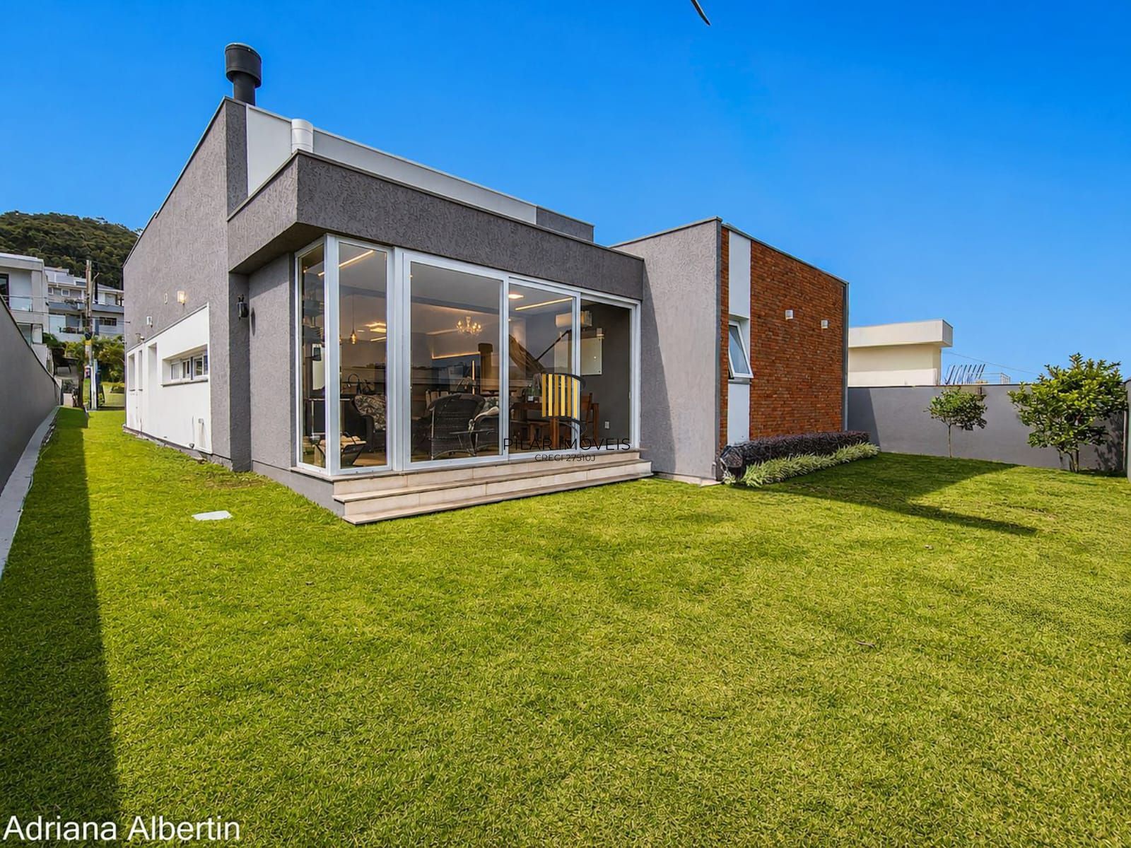 Casa térrea à venda no Alphaville Porto Alegre | 3 suítes | Ambientes integrados