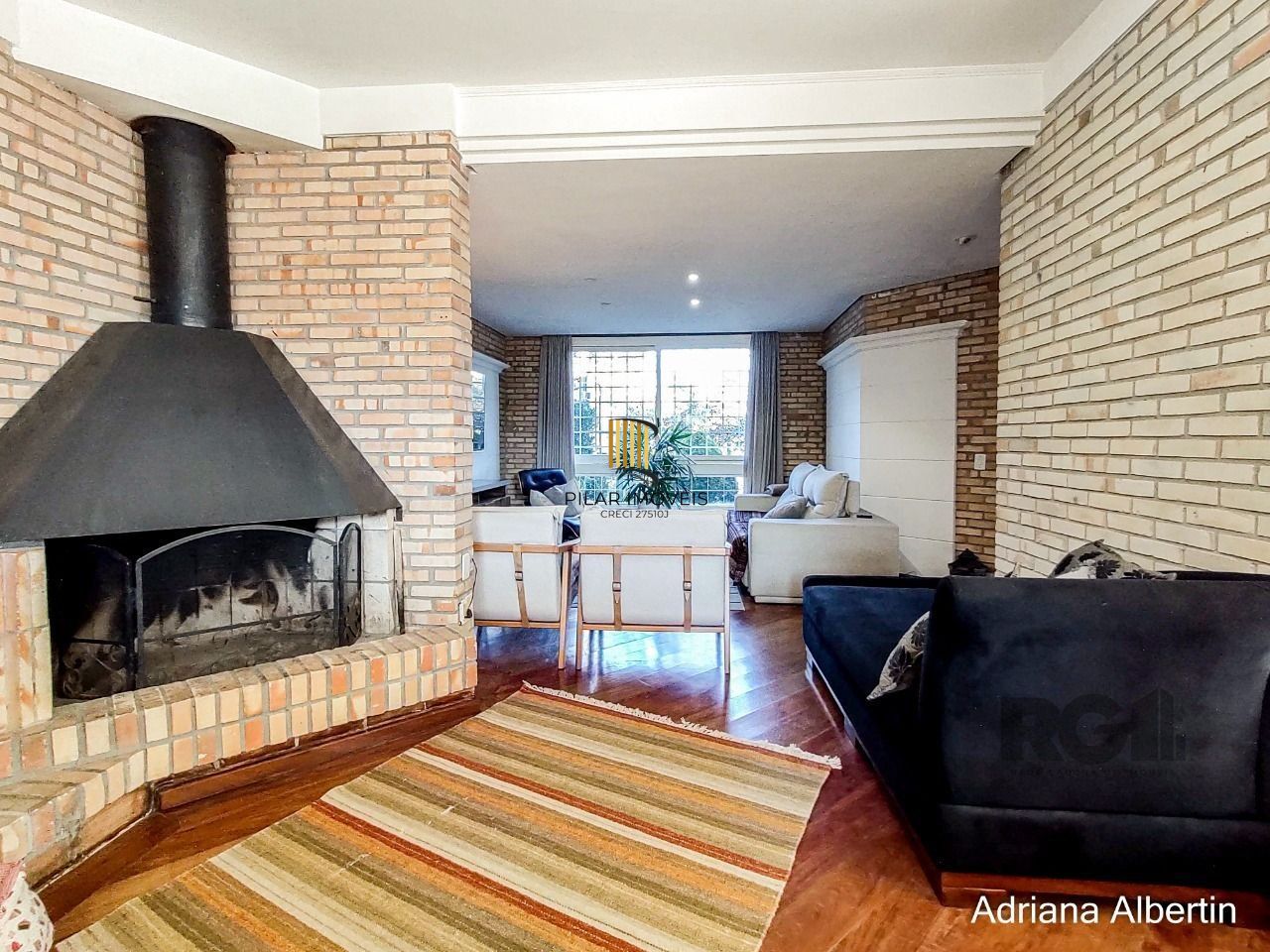Casa 5 dormitórios no bairro Ipanema