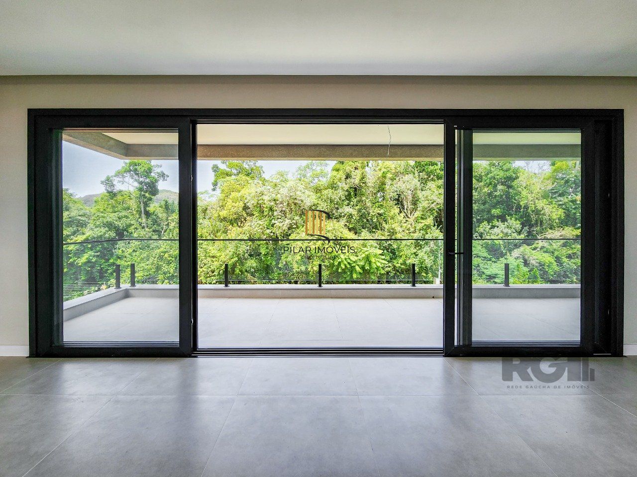 Casa Condominio para Venda - 349m², 3 dormitórios, sendo 3 suites, 2 vagas - Alphaville