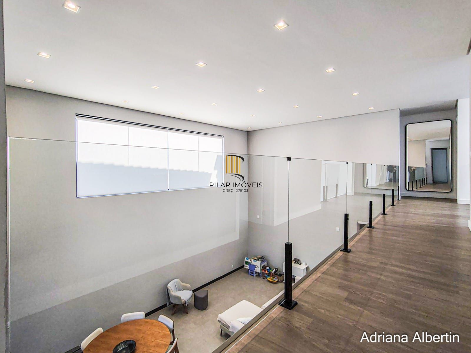 Casa com 345m², piscina e vista para o Guaiba