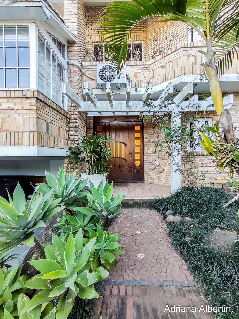 Casa 5 dormitórios no bairro Ipanema
