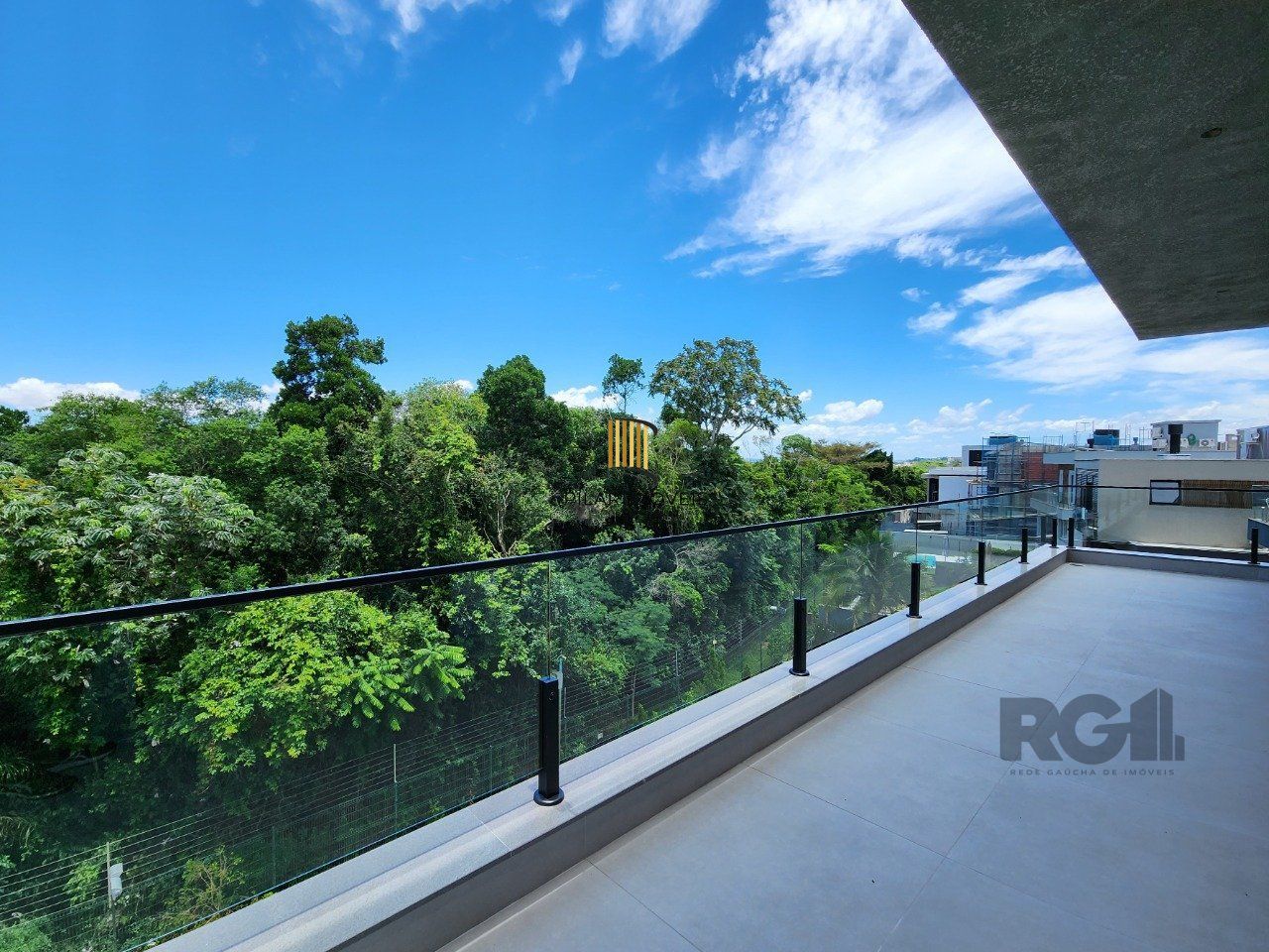 Casa Condominio para Venda - 349m², 3 dormitórios, sendo 3 suites, 2 vagas - Alphaville