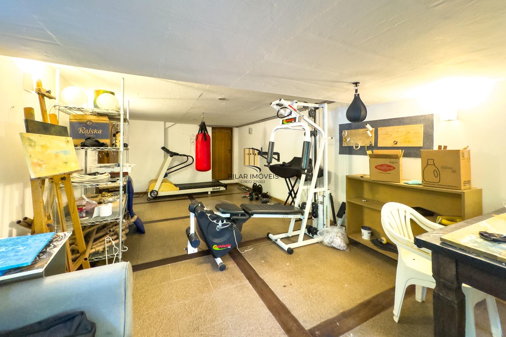 Casa no Parque Knorr com 3 dormitórios e piscina aquecida