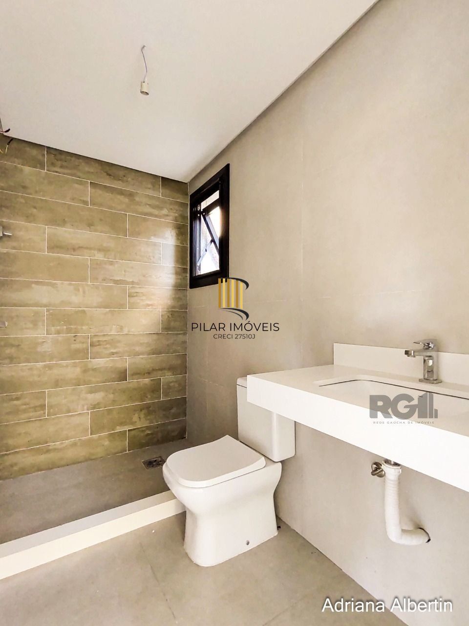 Casa Condominio para Venda - 349m², 3 dormitórios, sendo 3 suites, 2 vagas - Alphaville