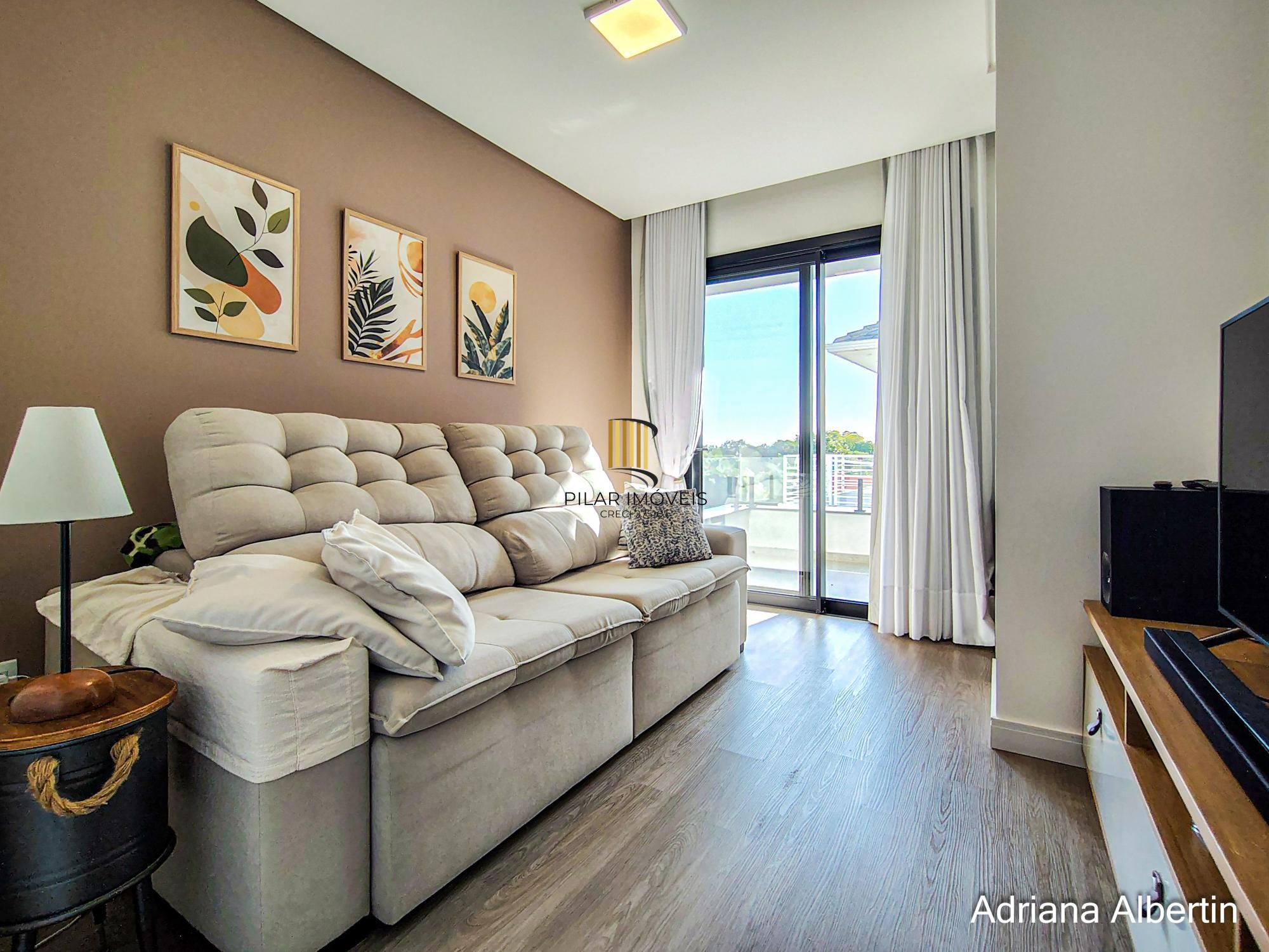 Casa com 345m², piscina e vista para o Guaiba