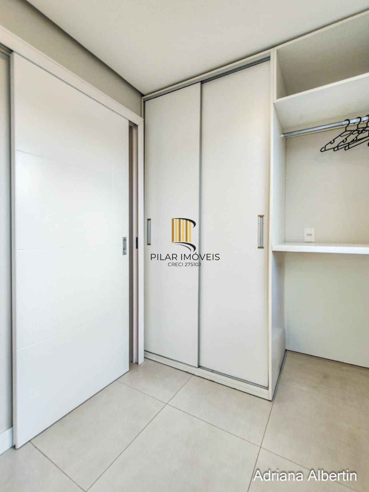 ALPHAVILLE PORTO ALEGRE | CASA COM FUNDOS PARA APP E ÁREA EXTERNA COMPLETA