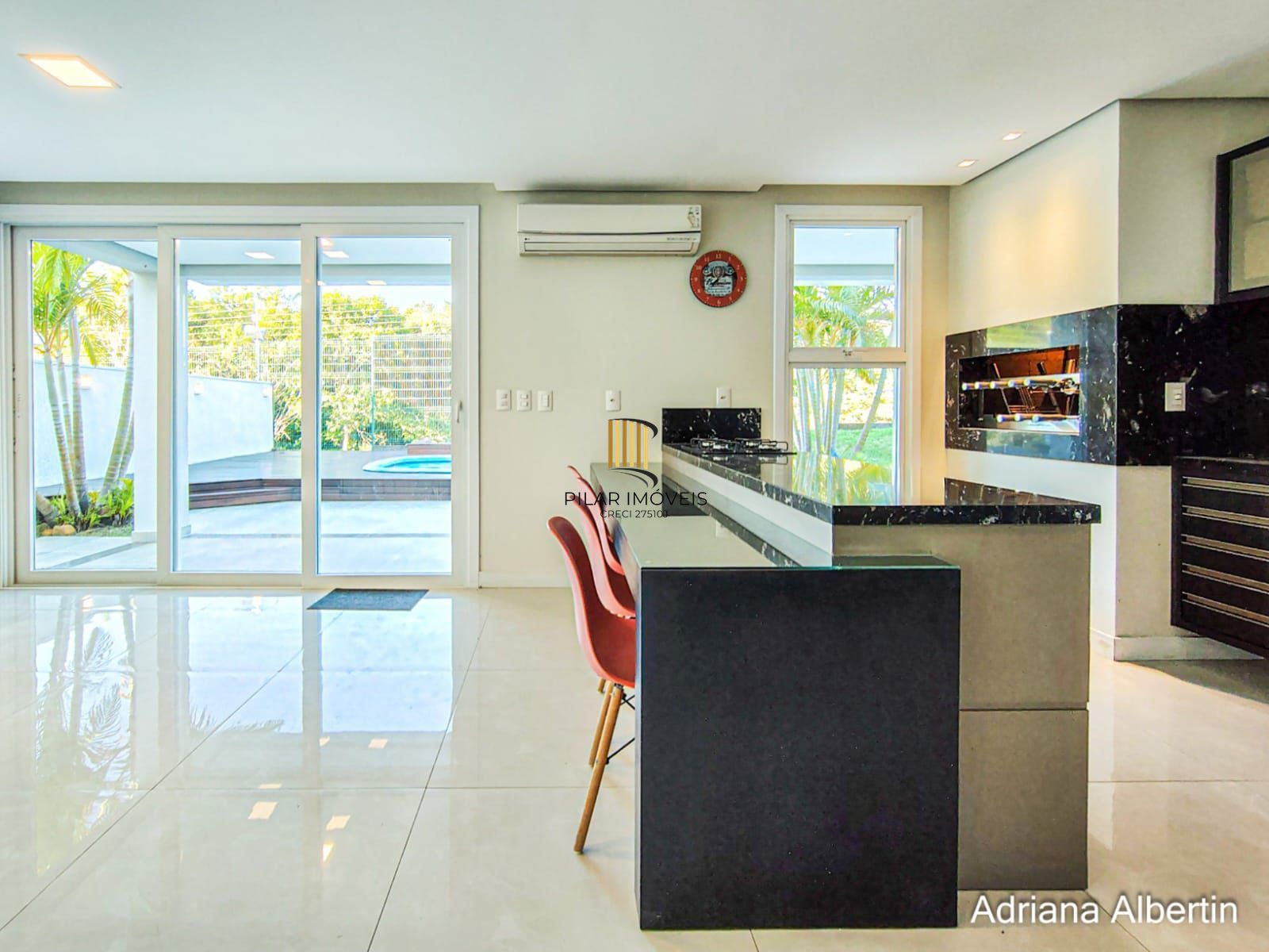 ALPHAVILLE PORTO ALEGRE | CASA COM FUNDOS PARA APP E ÁREA EXTERNA COMPLETA