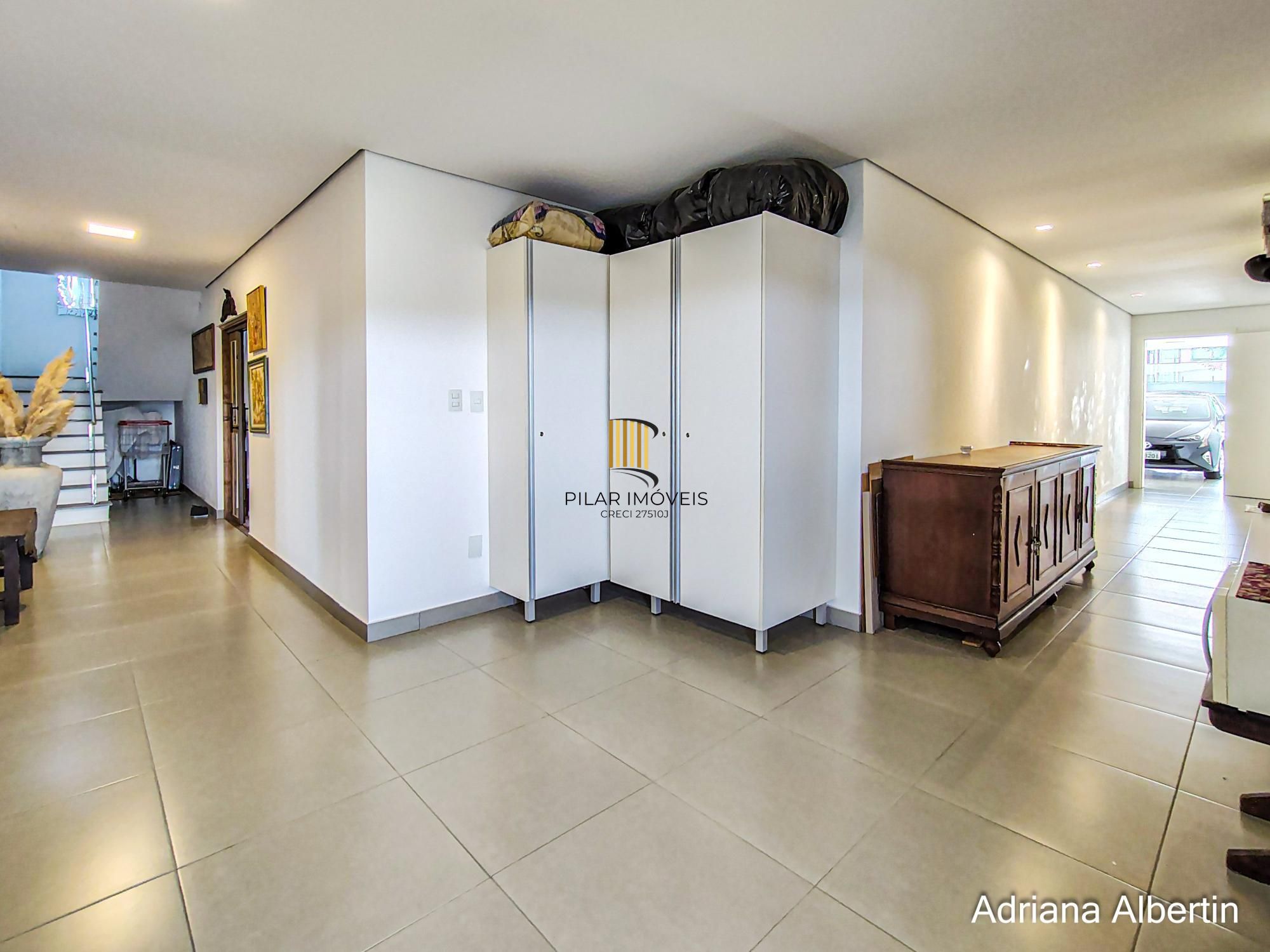 Casa com 660m² no Alphaville Porto Alegre para quem quer espaço, vista e personalidade — sem cair no padrão genérico