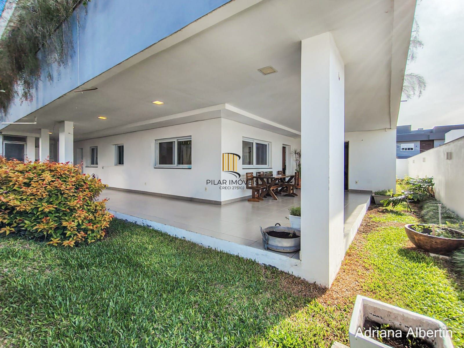 Casa com 660m² no Alphaville Porto Alegre para quem quer espaço, vista e personalidade — sem cair no padrão genérico