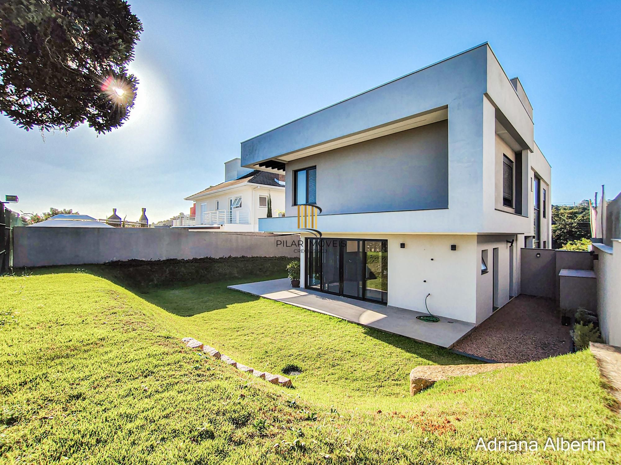 Casa com 345m², piscina e vista para o Guaiba