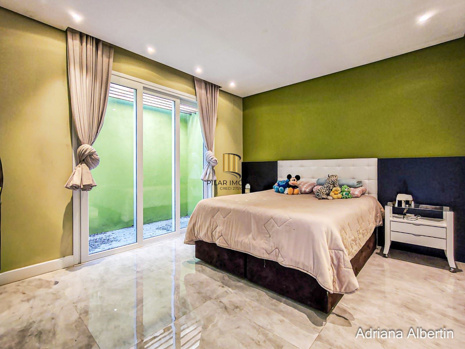 Casa térrea reformada com 5 suítes no Jardim Isabel, zona sul