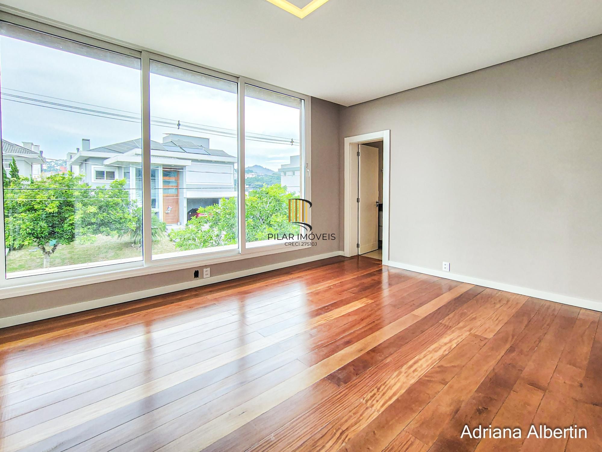 Casa com 400m² e 4 suítes