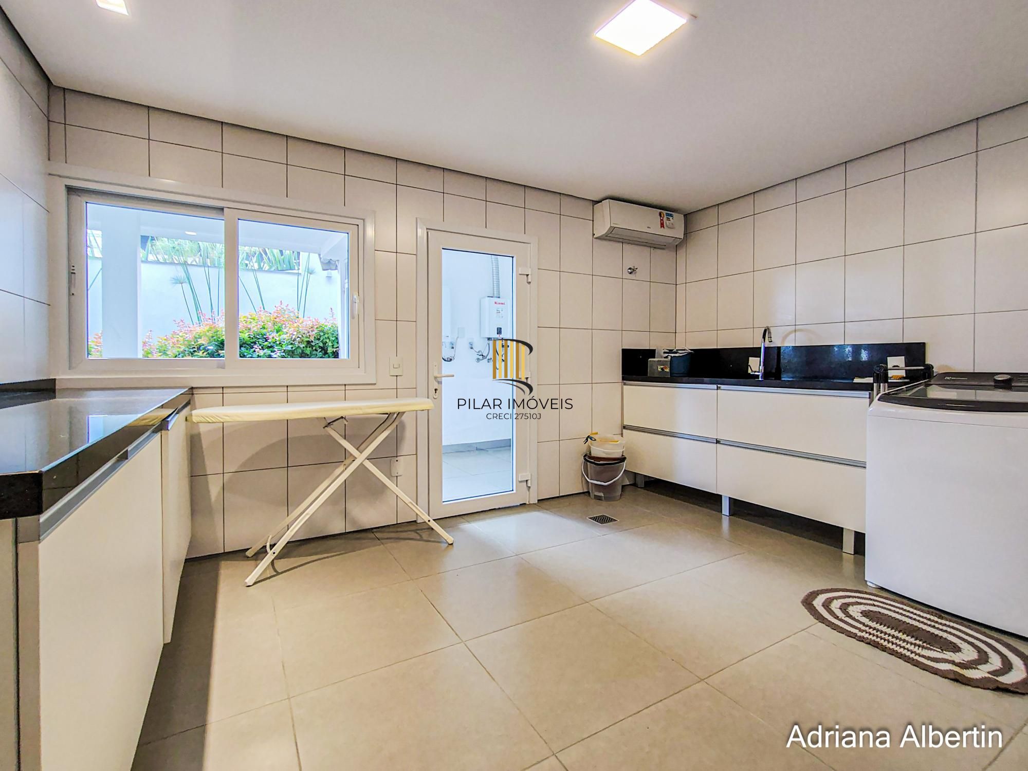 Casa com 660m² no Alphaville Porto Alegre para quem quer espaço, vista e personalidade — sem cair no padrão genérico