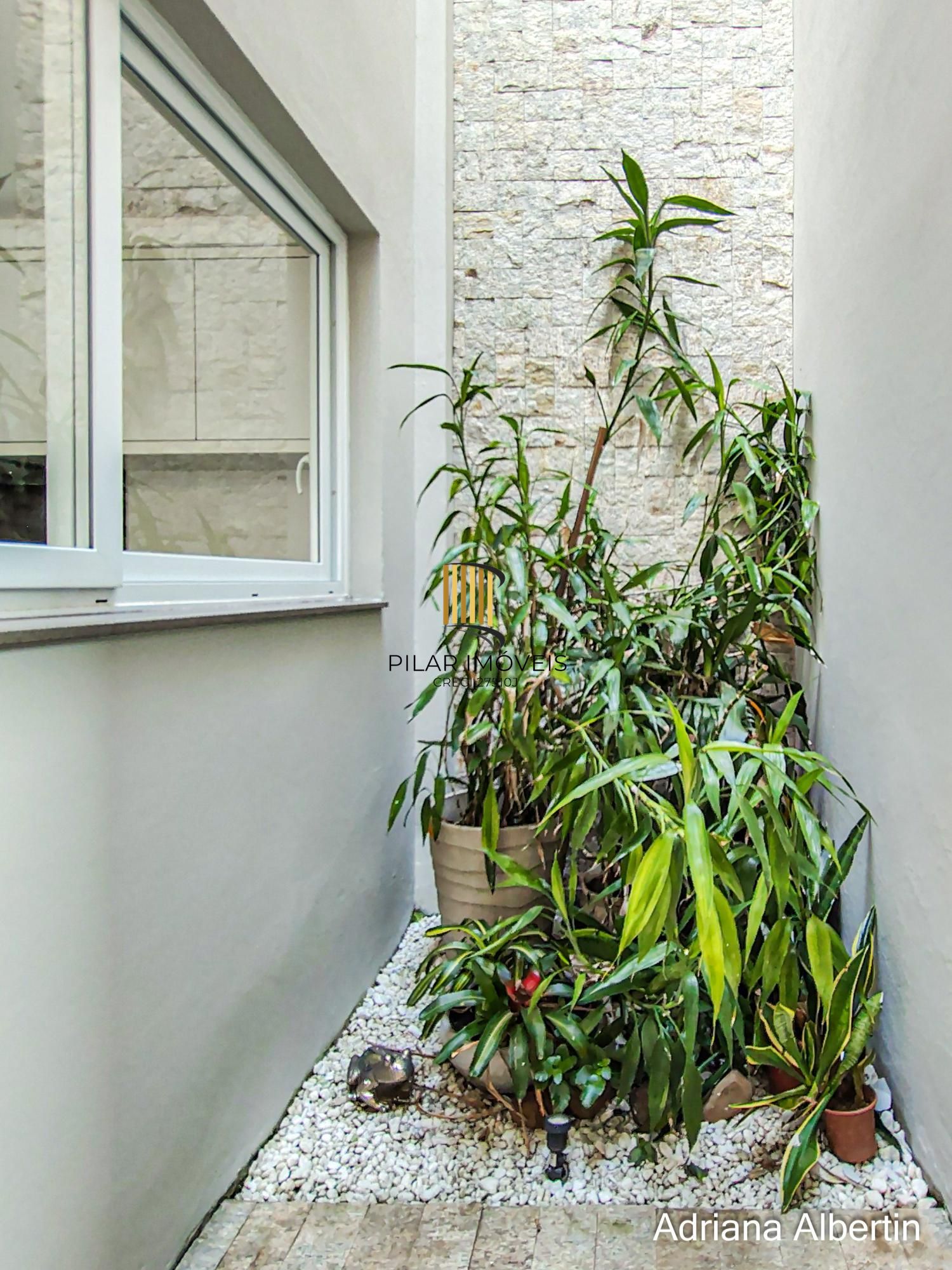 ALPHAVILLE PORTO ALEGRE | CASA COM FUNDOS PARA APP E ÁREA EXTERNA COMPLETA
