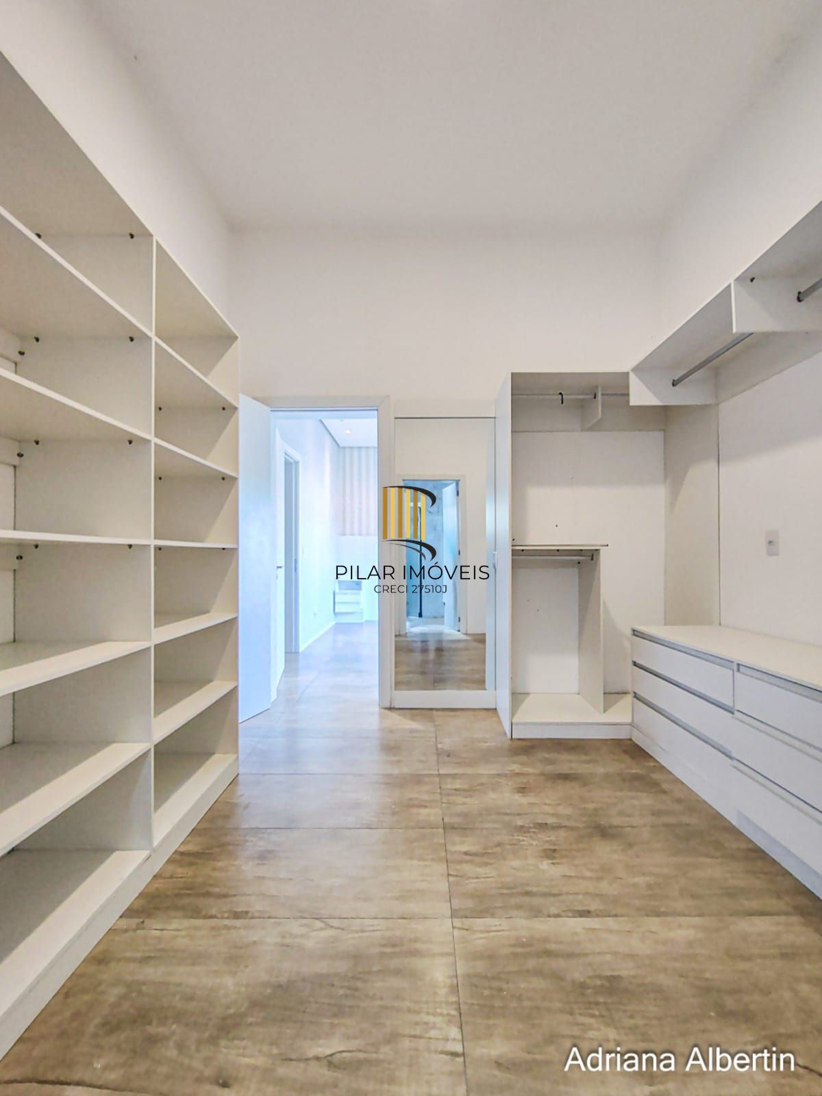 Casa de Condomínio 3 dormitórios no bairro Alphaville