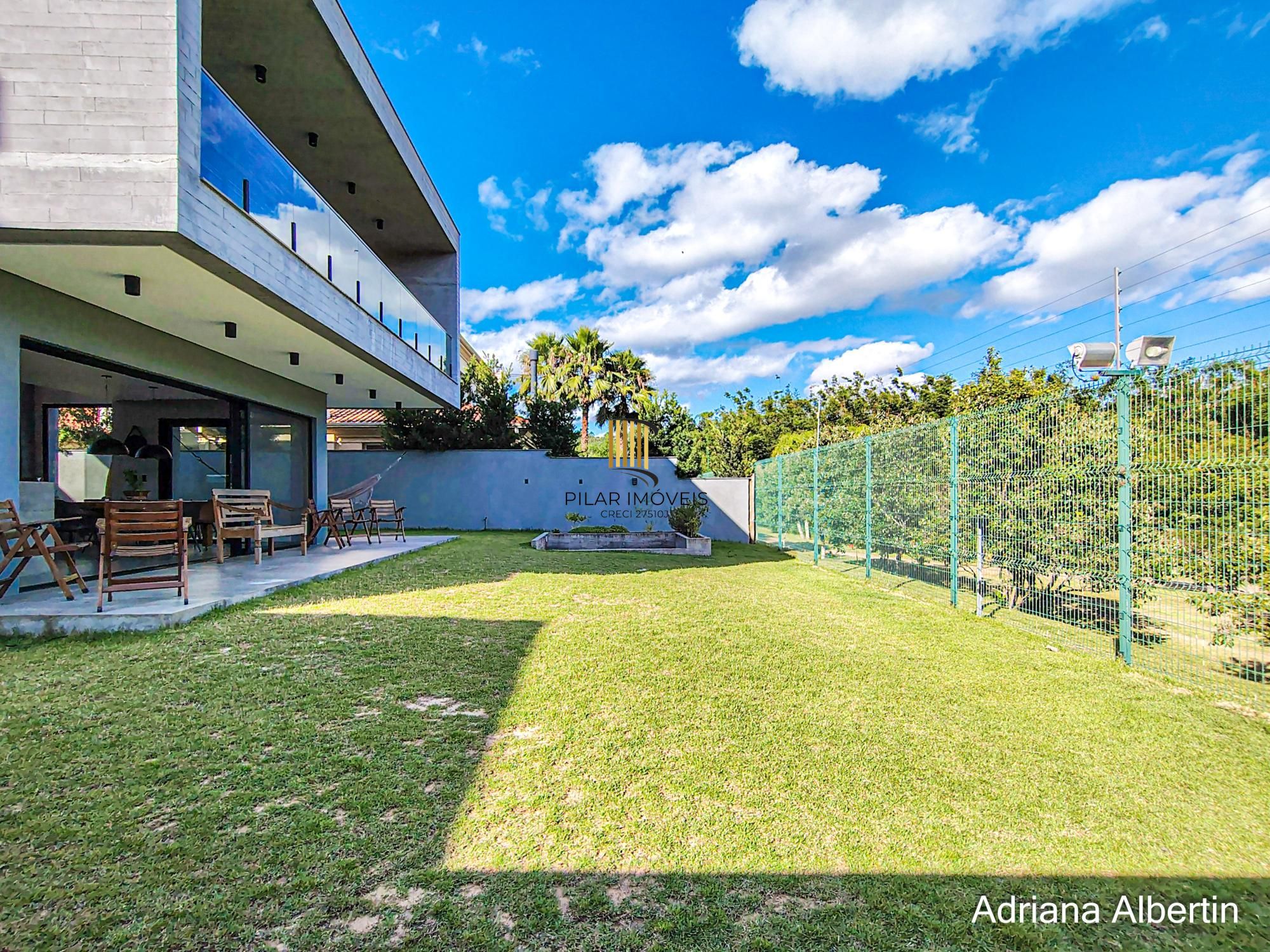 Casa em condomínio na Estrada das Três Meninas com 3 suítes