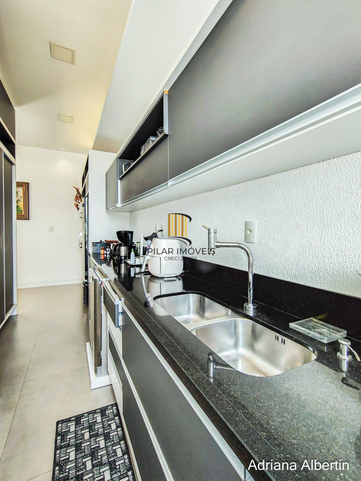 Casa com 660m² no Alphaville Porto Alegre para quem quer espaço, vista e personalidade — sem cair no padrão genérico