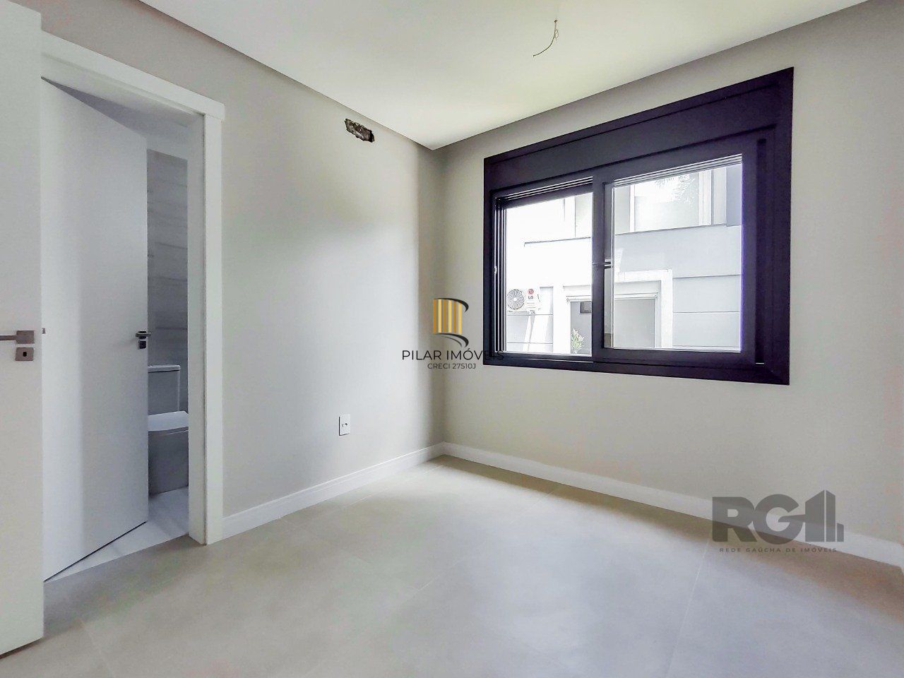 Casa Condominio para Venda - 349m², 3 dormitórios, sendo 3 suites, 2 vagas - Alphaville