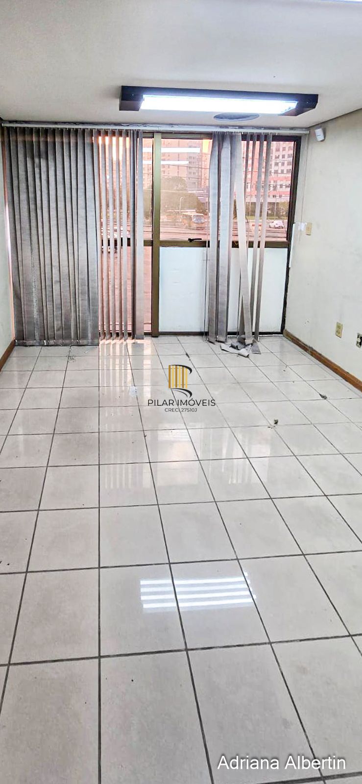 Prédio comercial com 239m²